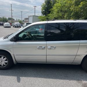 صورة 4 لـ 2005 Chrysler TOWN & COUNTRY LIMITED