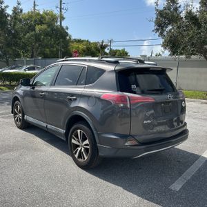 2017 Toyota RAV4 XLE photo 5