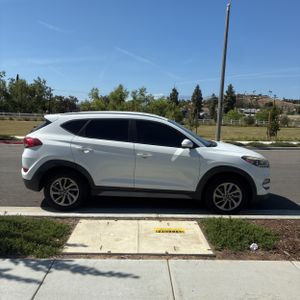 HYUNDAI TUCSON SE - 10