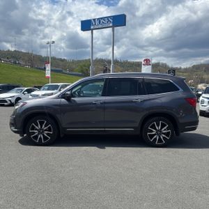 HONDA PILOT TOURING W/REAR CAPTAIN'S CHAIRS - 3