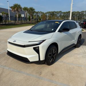 2026 Toyota BZ XLE PLUS — фото 1