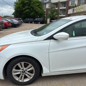 HYUNDAI SONATA GLS - 2