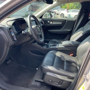 2023 Volvo XC40 CORE — миниатюра 32