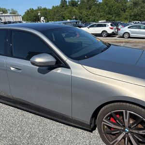 صورة مصغرة 13 لـ 2026 BMW 550E XDRIVE