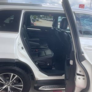 صورة 35 لـ 2016 Toyota HIGHLANDER XLE