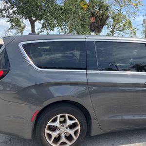 CHRYSLER PACIFICA TOURING PLUS - 9