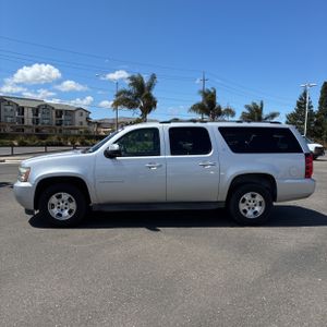 CHEVROLET SUBURBAN LT - 3