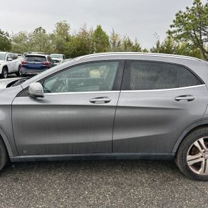 MERCEDES-BENZ GLA - 4