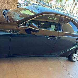 2023 Lexus IS 300 BASE — фото 3