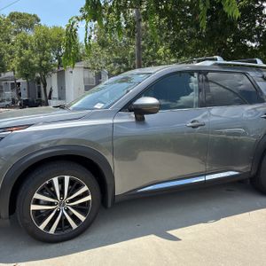 2025 Nissan PATHFINDER PLATINUM — фото 2