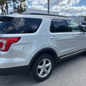 FORD EXPLORER XLT - 9