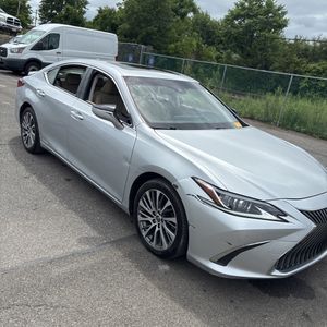 صورة مصغرة 57 لـ 2019 Lexus ES 300H BASE