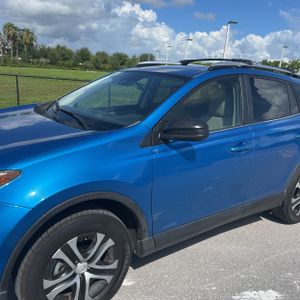 صورة 2 لـ 2017 Toyota RAV4 LE