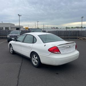 FORD TAURUS SE - 5