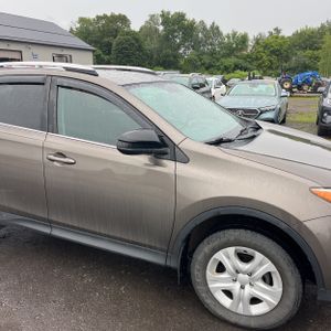 2015 Toyota RAV4 LE — миниатюра 13