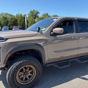 2022 Nissan FRONTIER PRO-4X photo 2