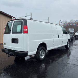 CHEVROLET EXPRESS 2500 - 8