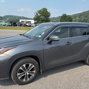 2021 Toyota HIGHLANDER XLE 照片 2