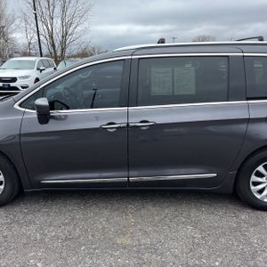 CHRYSLER PACIFICA TOURING L - 4