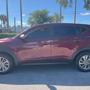 HYUNDAI TUCSON SE - 4