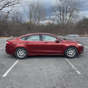 FORD FUSION SE - 10