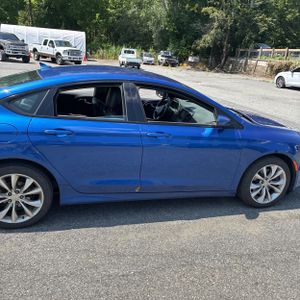 2015 Chrysler 200 S — миниатюра 11