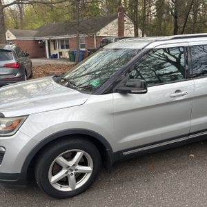 FORD EXPLORER XLT - 2