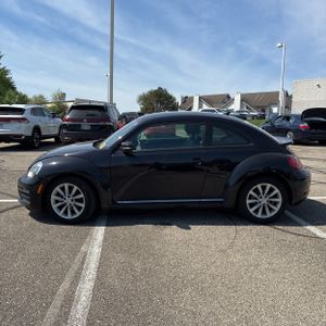 VOLKSWAGEN BEETLE 2.0T S WITH STYLE AND COMFORT - 3
