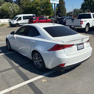 صورة 4 لـ 2019 Lexus IS 300 BASE