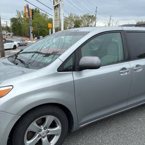TOYOTA SIENNA - 2