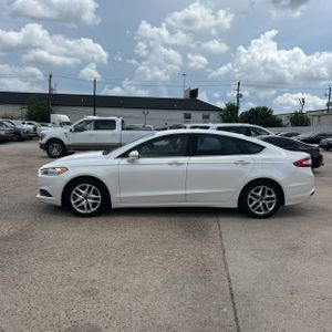 FORD FUSION SE - 3