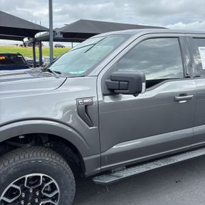 2022 FORD F-150 XLT photo 2