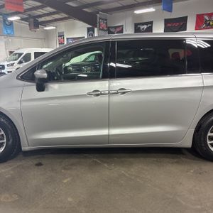 CHRYSLER PACIFICA TOURING L - 4