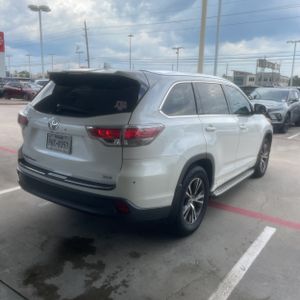 صورة 8 لـ 2016 Toyota HIGHLANDER XLE