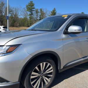 MITSUBISHI OUTLANDER SE - 2