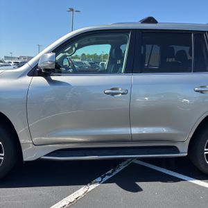 LEXUS LX 570 THREE-ROW - 4