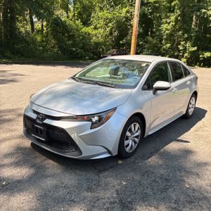 2021 Toyota COROLLA LE photo 1