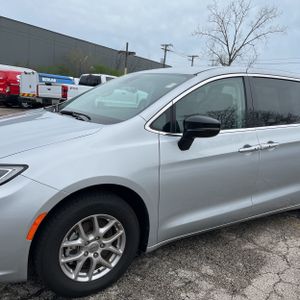 CHRYSLER PACIFICA TOURING L - 2