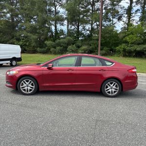 FORD FUSION SE - 3