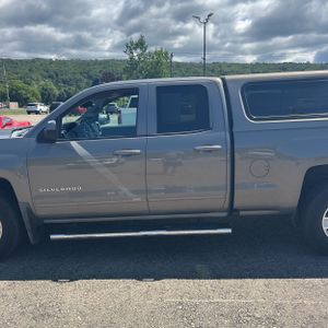 2017 Chevrolet SILVERADO 1500 LT photo 4