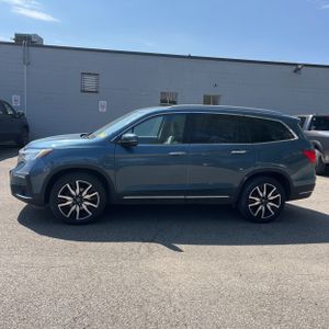 HONDA PILOT TOURING W/REAR CAPTAIN'S CHAIRS - 3