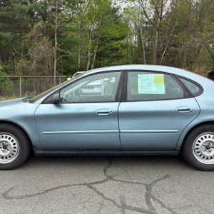 FORD TAURUS SE - 4