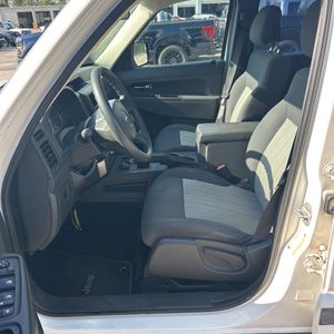 2010 JEEP LIBERTY SPORT — миниатюра 32