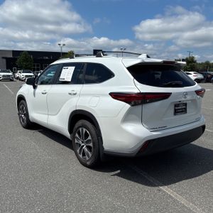 صورة 5 لـ 2023 Toyota HIGHLANDER XLE