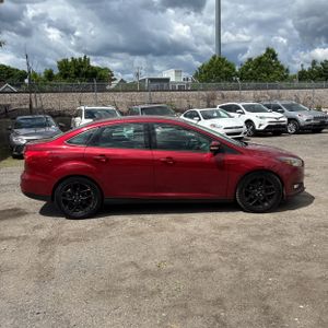 FORD FOCUS SE - 10