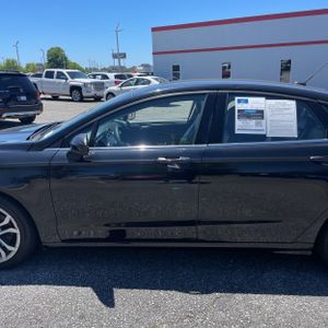 FORD FUSION SE - 4