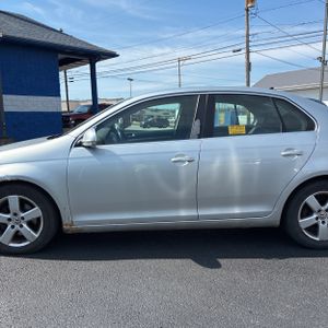 VOLKSWAGEN JETTA SE - 4