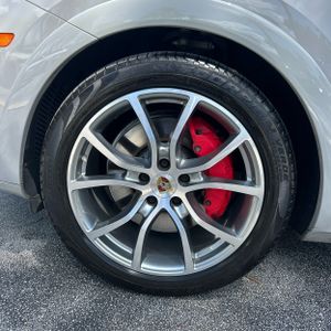 2021 Porsche CAYENNE GTS COUPE 缩略图 17