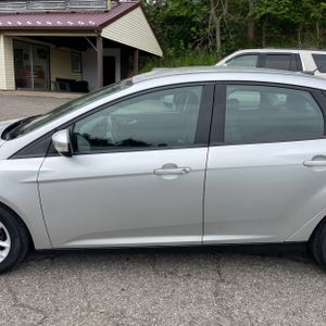 FORD FOCUS SE - 4