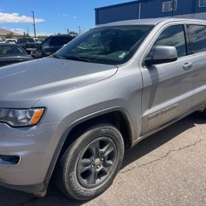 2017 JEEP GRAND CHEROKEE LAREDO 照片 2